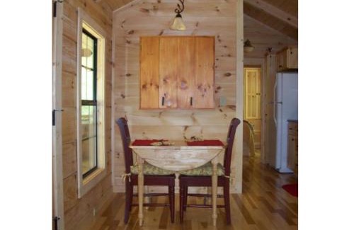 Hendersonville Casa | Cabin in the Treetops-Peaceful 1BR 20-Acre Rural Retreat-HotTub&WiFi near Asheville