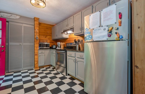 Lake Lure Cabina | Cabin in the Woods 3 minutes from Rumbling Bald Resort @ Lake Lure