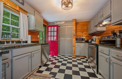 Lake Lure Cabina | Cabin in the Woods 3 minutes from Rumbling Bald Resort @ Lake Lure