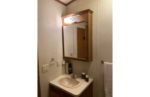 Milford Alquiler De RV | Cabin in the woods, home away from home.