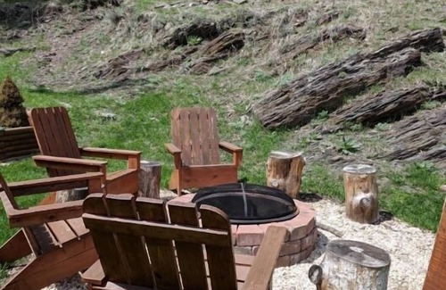 Hill City Cabina | Cabin is Perfect for: SXS riders, Mickelson Trail, 1880 Train, and Mt Rushmore
