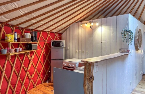 Boisset Casa | Cabaña 'La Passionata' con terraza privada, jardín compartido y aire acondicionado