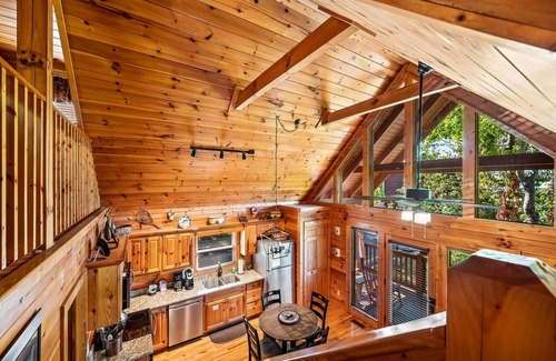 Black Bear Falls Cabina | Cabin Life, it’s where memories are made. Sleeps 4