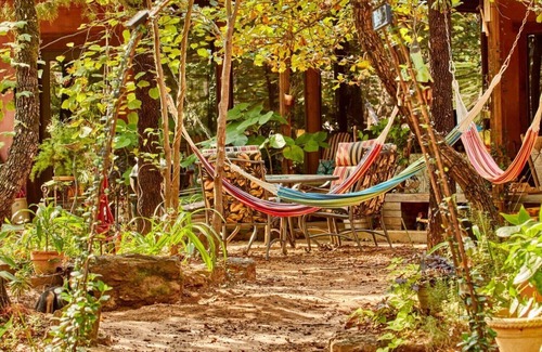 Van Zandt County Casa | Cabin+Lodge in Woods, Pet Friendly, Accessible