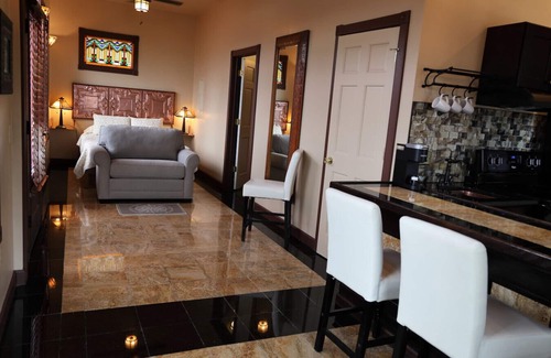 Bellevue Cabina | Cabin near Mississippi with Pickleball court - North Star