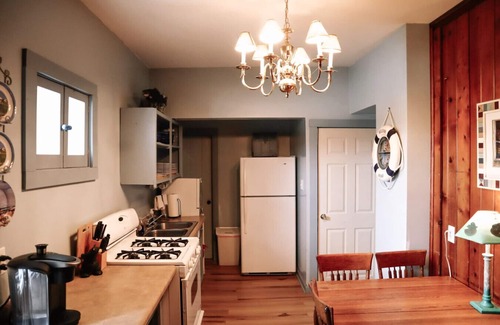 Bellevue Cabina | Cabin near Mississippi with Pickleball court - Mill Creek