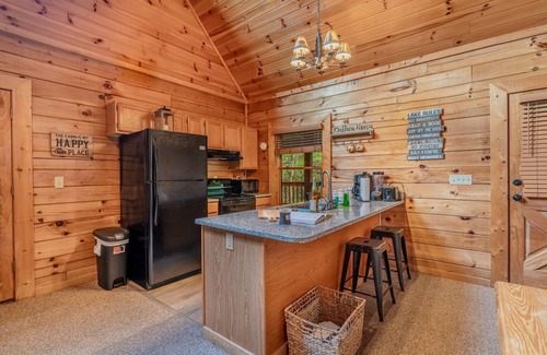 Sevierville Cabina | Cabin next to Douglas Lake with Hot Tub and Multicade