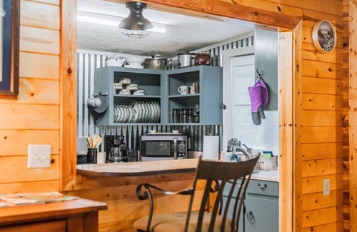 Nebo Cabina | Cabin ON Creek min's to Lake James/Linville Gorge