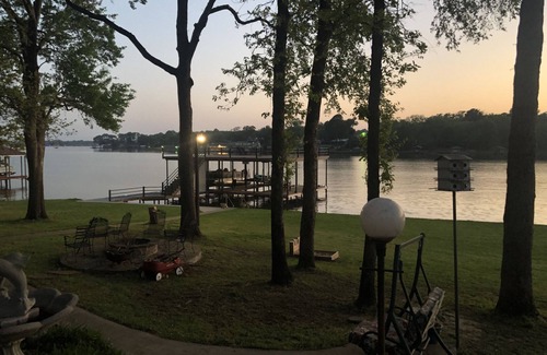 Eustace Cabina | cabin on lakefront on cedar creek , tx