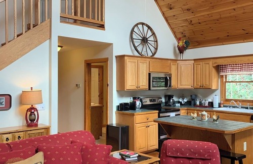 Sylva Cabina | Cabin on the Creek in Sylva with Chicken Coop - Pet friendly!!!