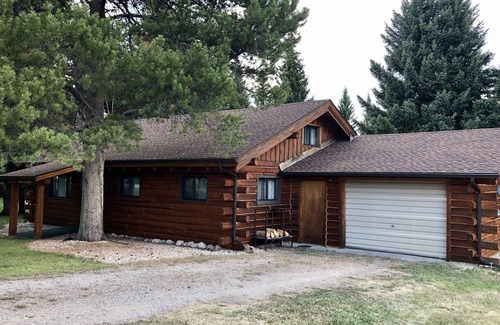 Cody Cabina | CABINA EN EL RÍO - 2 BR W / LOFT 20 millas de la entrada NE de Yellowstone