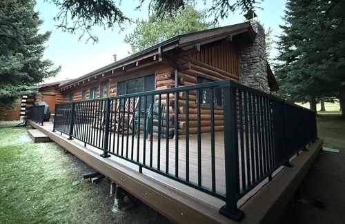 Cody Cabina | CABINA EN EL RÍO - 2 BR W / LOFT 20 millas de la entrada NE de Yellowstone
