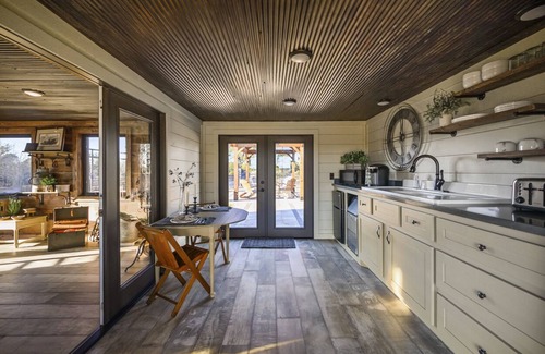 Swink Cabina | Cabin,peaceful, quiet. 7 miles from Valliant, Oklahoma. Extended stays welcome.