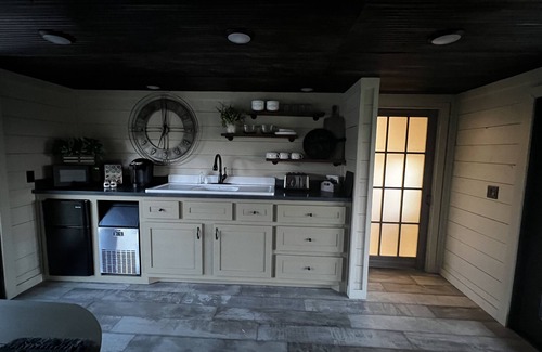 Swink Cabina | Cabin,peaceful, quiet. 7 miles from Valliant, Oklahoma. Extended stays welcome.