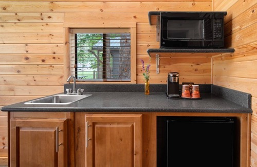 Goleta Cabina | Cabin | Queen Stay + Firepit | No Hidden Fees