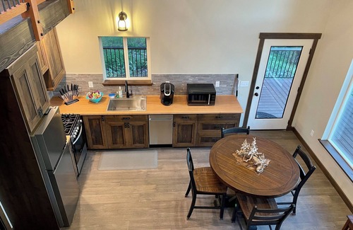 Clinton Cabina | Cabin Retreat: Mountain Views, Starlink Wi-Fi, Stargazing, Hiking, Adventures!