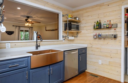 Tigerville Cabina | Cabin Retreat near Blueridge Mountains, scenic highway