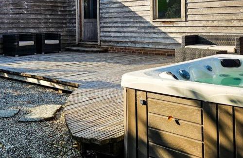 Muchelney Casa | Cabin - Sleeps 4 - Nature Sauna Hot Tub