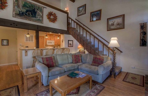 Pioneer Trail Condominio | A pie de playa, condominio de chimenea con piscina comunitaria, jacuzzi (LLC0972)