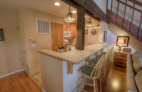 Pioneer Trail Condominio | A pie de playa, condominio de chimenea con piscina comunitaria, jacuzzi (LLC0972)