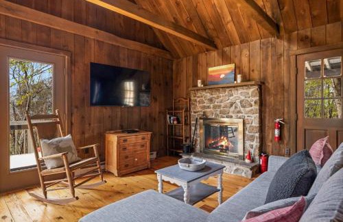 Mathias Casa | Cabin w Fireplace Fire Pit Grill & Games