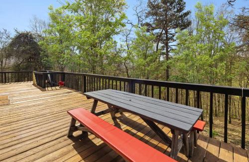 Mathias Casa | Cabin w Fireplace Fire Pit Grill & Games