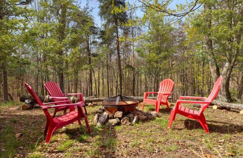 Mathias Casa | Cabin w Fireplace Fire Pit Grill & Games