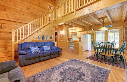 Hartford Cabina | Cabin w/ Hot Tub + Fishing Pond in Del Rio!