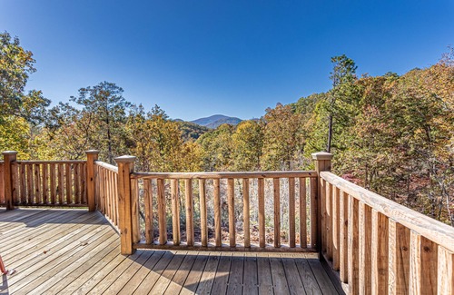 Lake Lure Cabina | * WiFi * Nueva cabaña con vistas al monte, perros bien!