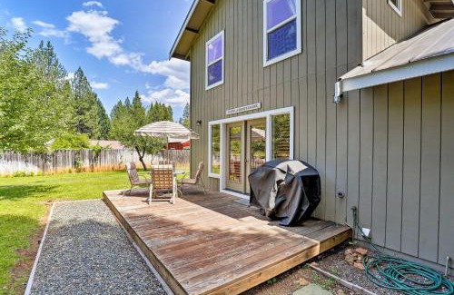Trinity Center Casa | Cabin with Backyard Space - half Mi to Trinity Lake!