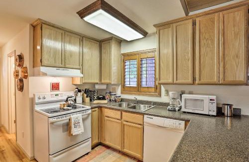Trinity Center Casa | Cabin with Backyard Space - half Mi to Trinity Lake!