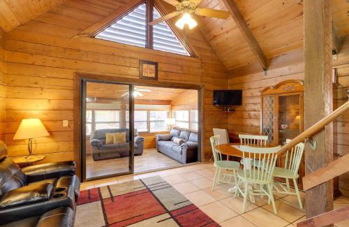 Okeechobee Casa | Cabin with Boat Launch and Pool Access in Okeechobee