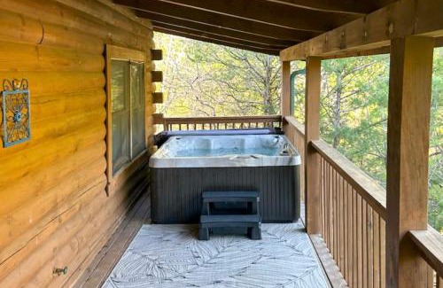 Sevierville Casa | Cabin with Deck, Hot Tub and Douglas Lake Resort Perks