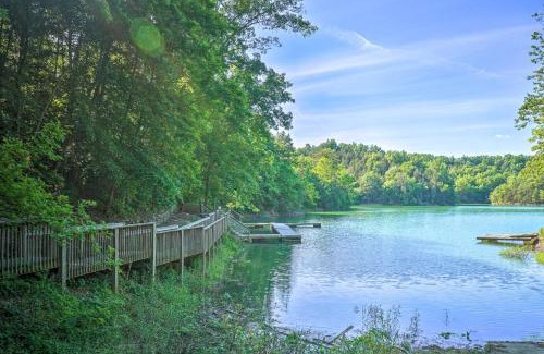 Sevierville Casa | Cabin with Deck, Hot Tub and Douglas Lake Resort Perks