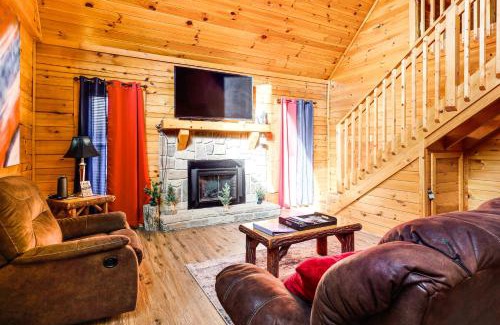 Sevierville Casa | Cabin with Deck, Hot Tub and Douglas Lake Resort Perks