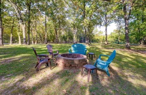 Branson West Casa | Cabin with Fire Pit - 12 Mi to Silver Dollar City!