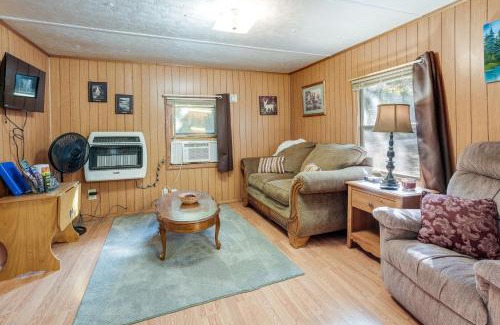 Branson West Casa | Cabin with Fire Pit - 12 Mi to Silver Dollar City!