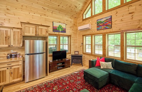 Sewanee Cabina | Cabin with Fishing Pond and Gorgeous Bluff Views!