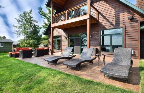 Siren Casa | Cabin with Gradual Slope to Sandy Bottom Swimming!