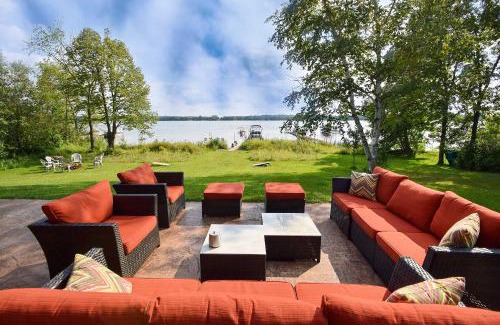 Siren Casa | Cabin with Gradual Slope to Sandy Bottom Swimming!