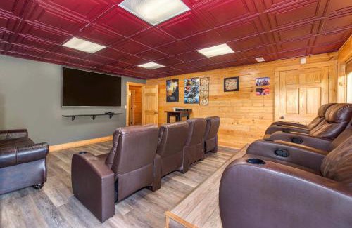Wears Valley Casa | Cabin with Hot Tub Theater & Views - Sleeps 22