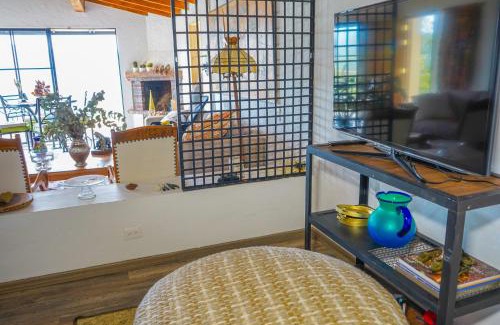 Retiro Casa | Cabin with Jacuzzi View with Fireplace