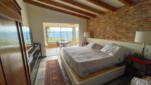 Retiro Casa | Cabin with Jacuzzi View with Fireplace