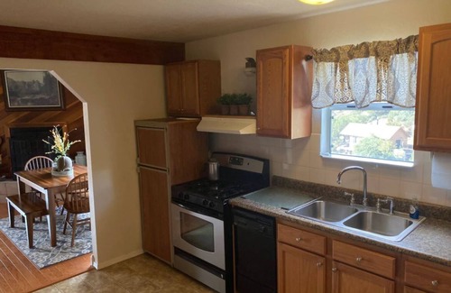 Elgin Casa | Cabin with Lake View -Upgraded Solar - Offgrid