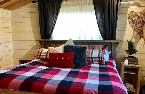 Vernon Cabina | Cabin with own Hot Tub/Self-contained! $165/night!