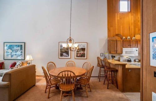 Mammoth Lakes Cabina | Mountain Feel 2 habitaciones y 2 baños cerca de Eagle Lifts