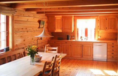 Atra Casa | Cabin With Wooden Interior By Lake Tinnsjøen