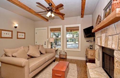 Wimberley Casa | Cabins at Flite Acres - Texas Sage