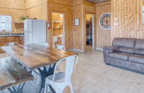 Concan Cabina | Cabins by the Frio River - River Rock Cabin #1