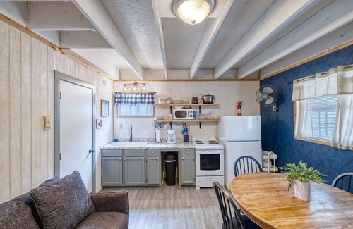 Concan Cabina | Cabins by the Frio River - River Rock Cabin #5